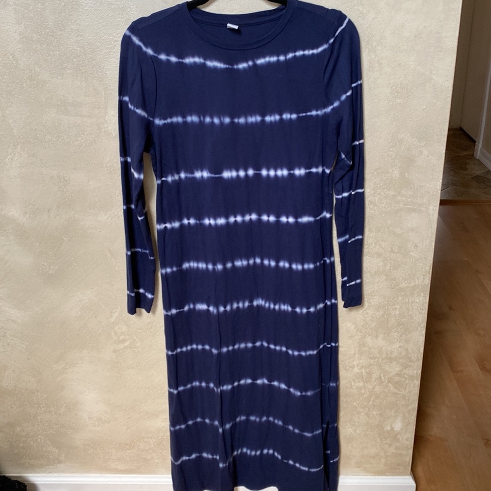 Old Navy Navy and White Tie-Dye Long Sleeve Maxi Dress